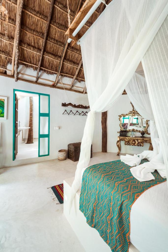 Двухместный (Улучшенный номер с террасой и видом на сад), Cormoran Boutique Hotel