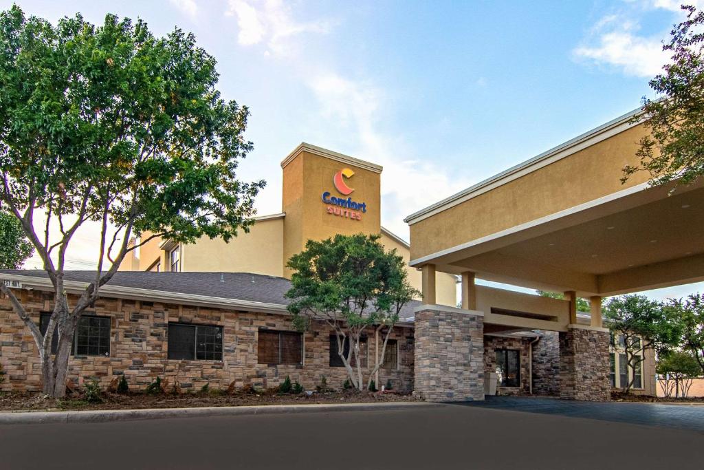 Comfort Suites NW Dallas Near Love Field image