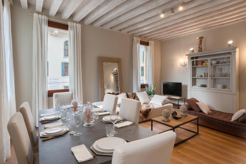 Bridge of Sighs Luxurious Apartment photo 1