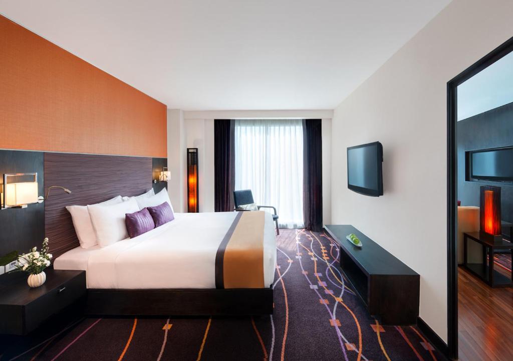 Сьюит (Полулюкс), Отель Radisson Suites Bangkok Sukhumvit