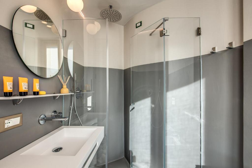 Velvet Grey Boutique Hotel - Tap to explore photos