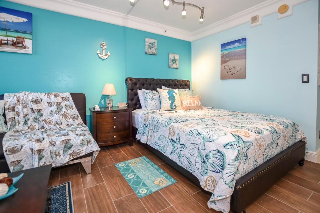 Ocean view studio condo. image