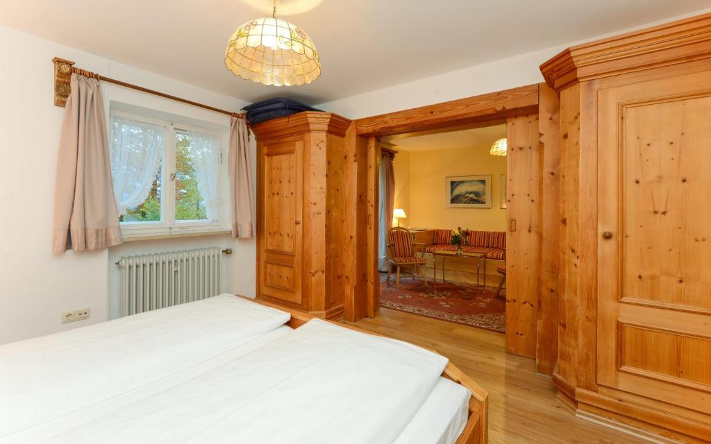 Stolls Hotel Alpina - Tap to explore photos