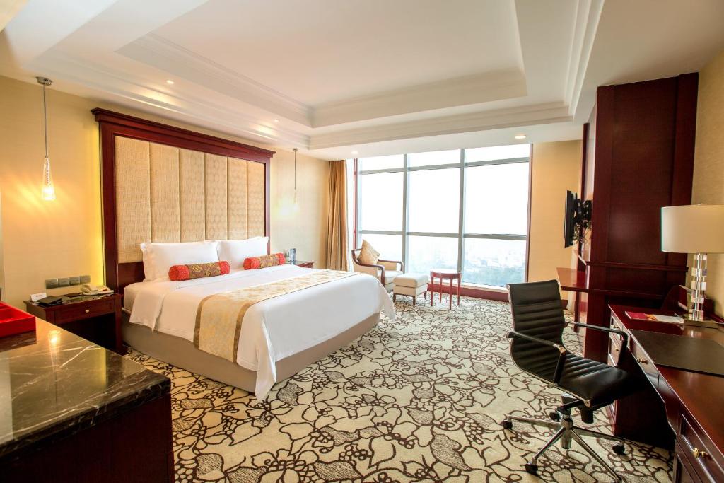 Soluxe Hotel Guangzhou - Registration Service and Free Shuttle Bus to Canton Fair Complex photo 1