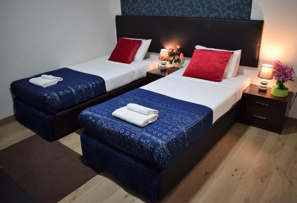 Двухместный (Двухместный номер с 2 отдельными кроватями и общей ванной комнатой), Universo Romantico