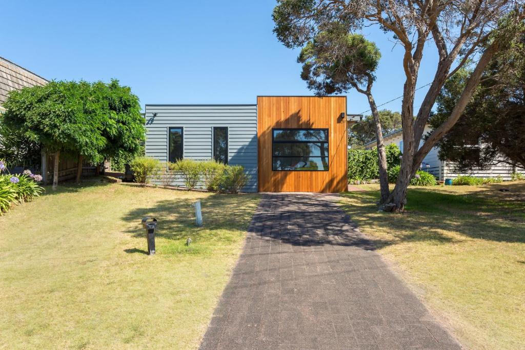At Agnes Ave: coastal views photo 1