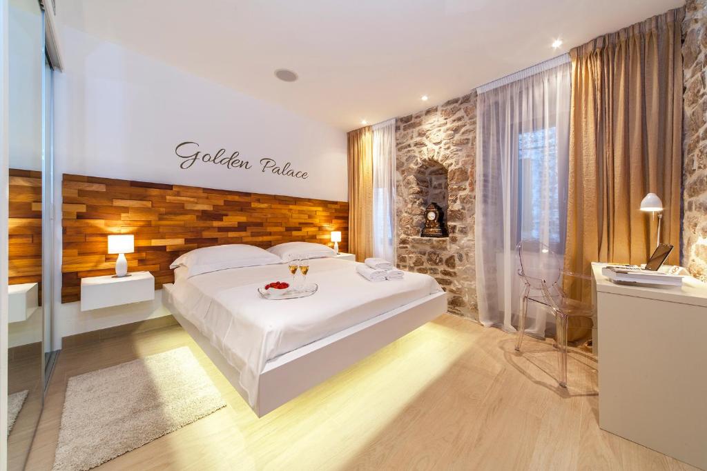 Golden Palace photo 3