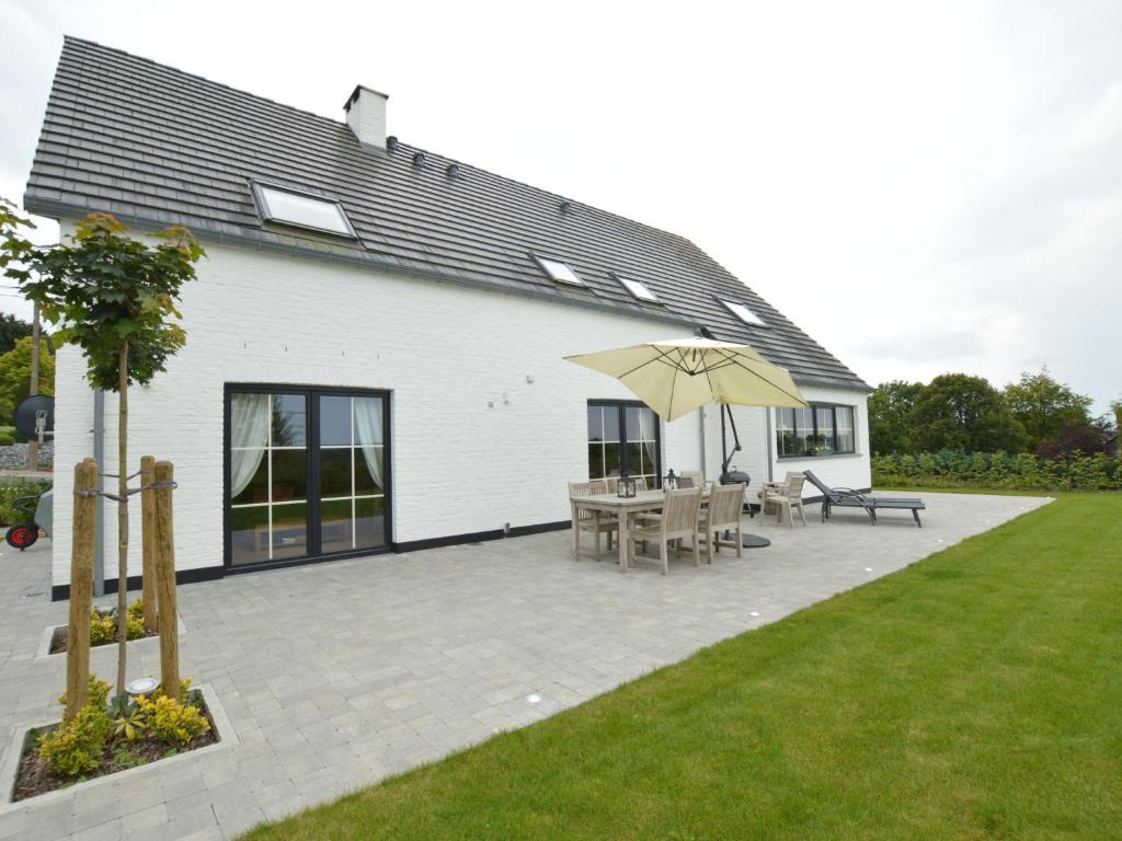 Enticing Holiday Home in Malmedy with Sauna photo 3