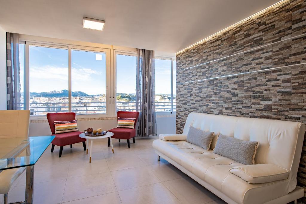 Alicante Skylights Apartments photo 3