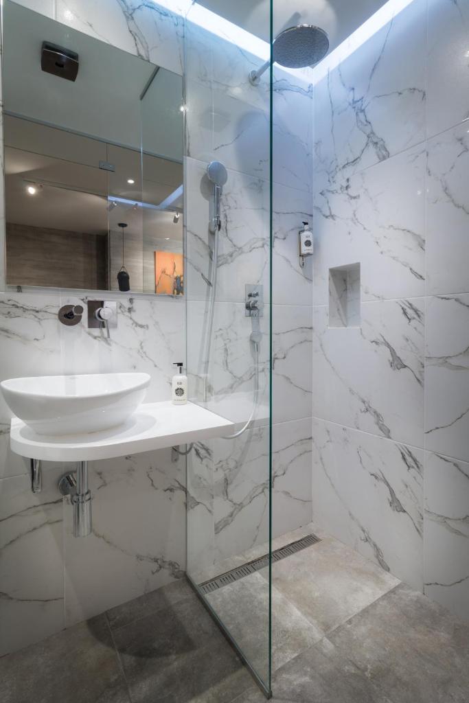 Двухместный (Двухместный номер Делюкс с гидромассажной ванной), Level Luxury Suites