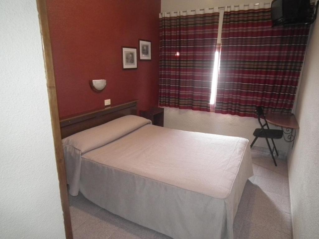 Hostal La Muralla photo 4
