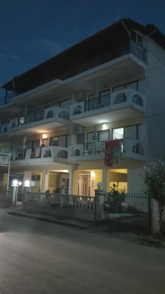 Hause Zorbas photo 1