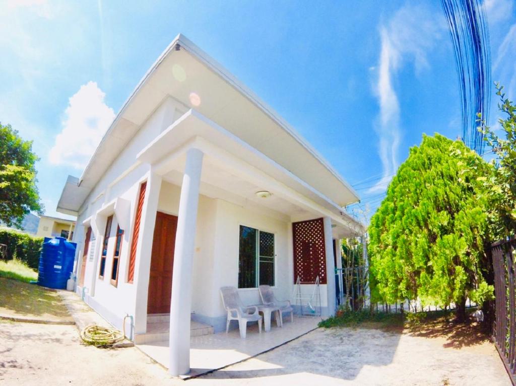 Beach Village House CH2 AND TV 2 photo 1