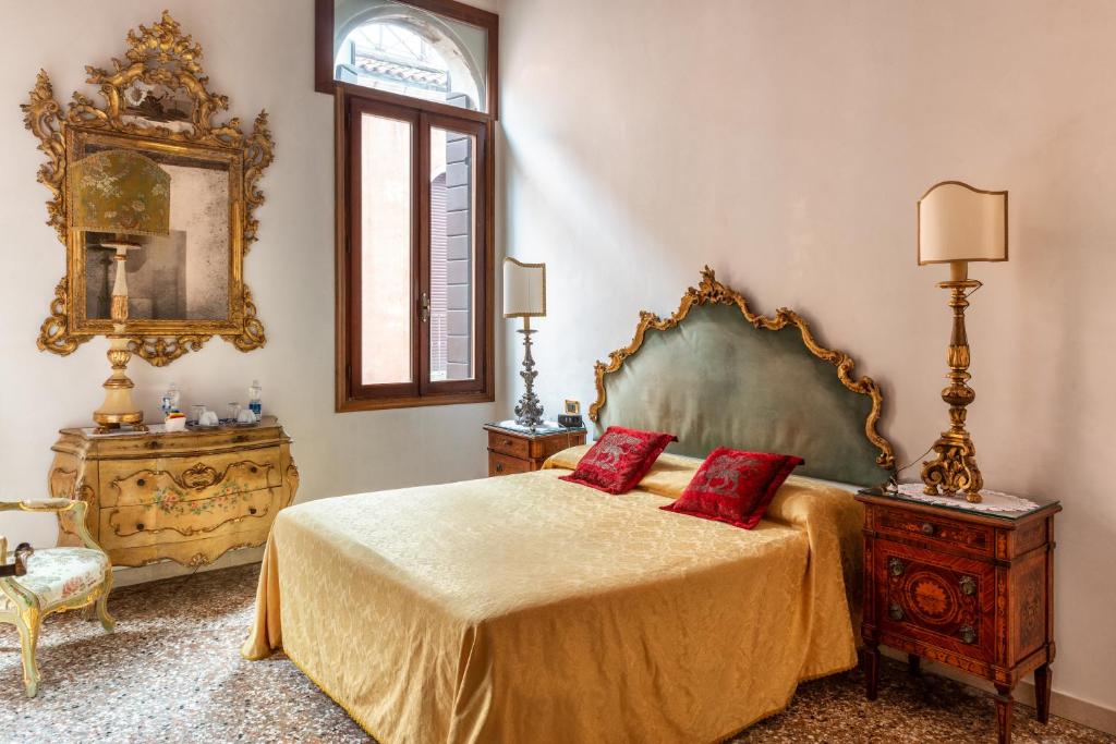 Luxury Venetian Rooms photo 2