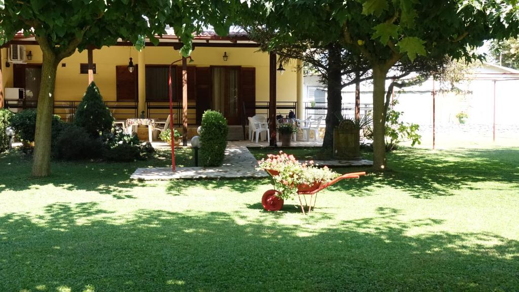 Garden beach house photo 4