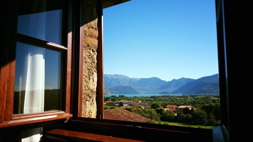 Relaisfranciacorta - Tap to explore photos