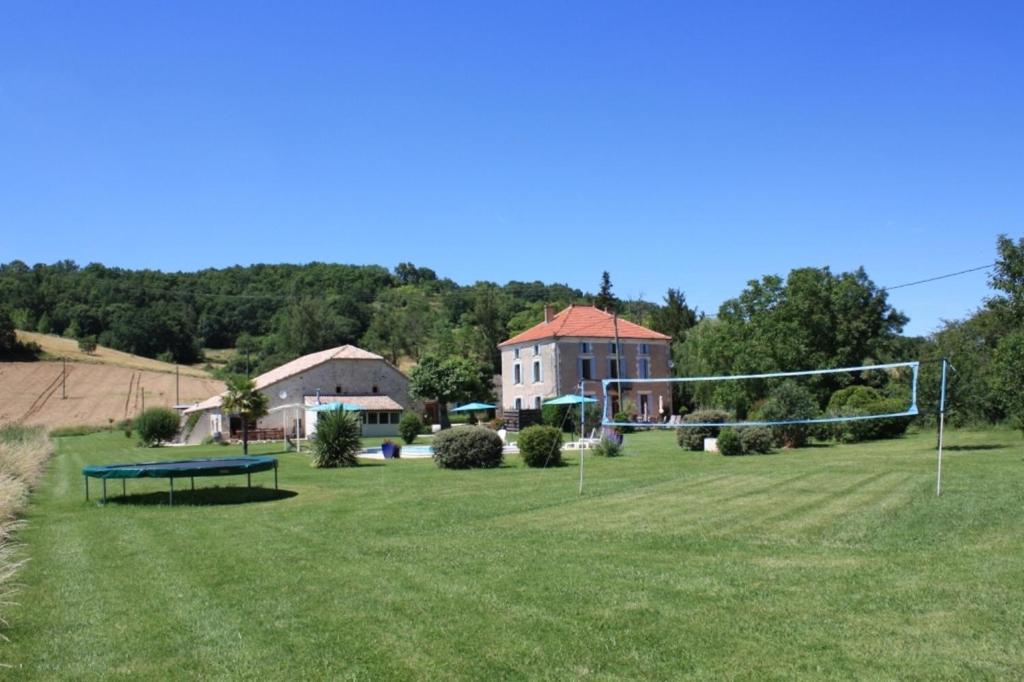 Gîtes Grand Pré ! et la Roulotte de Roquecor photo 2