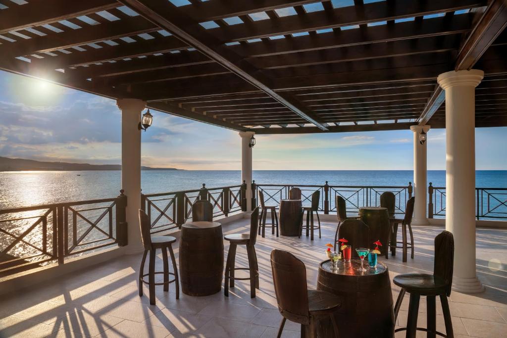 Jewel Paradise Cove Adult Beach Resort & Spa photo 2
