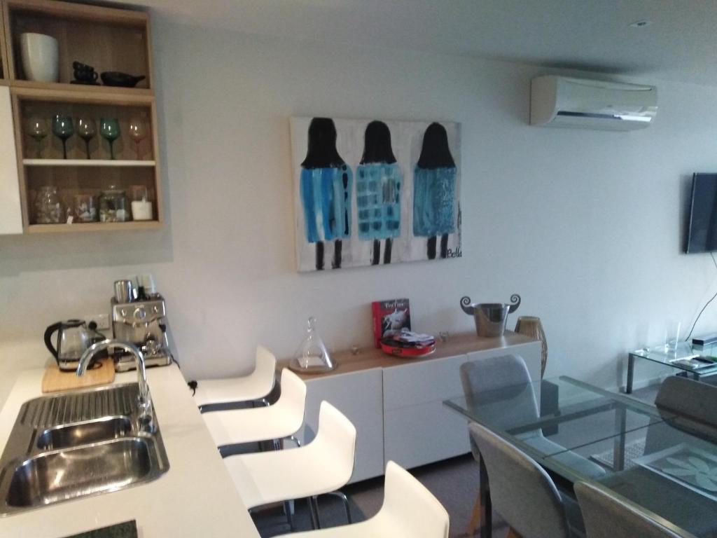 Marina View Apartment on the Maribyrnong River, Melbourne photo 1