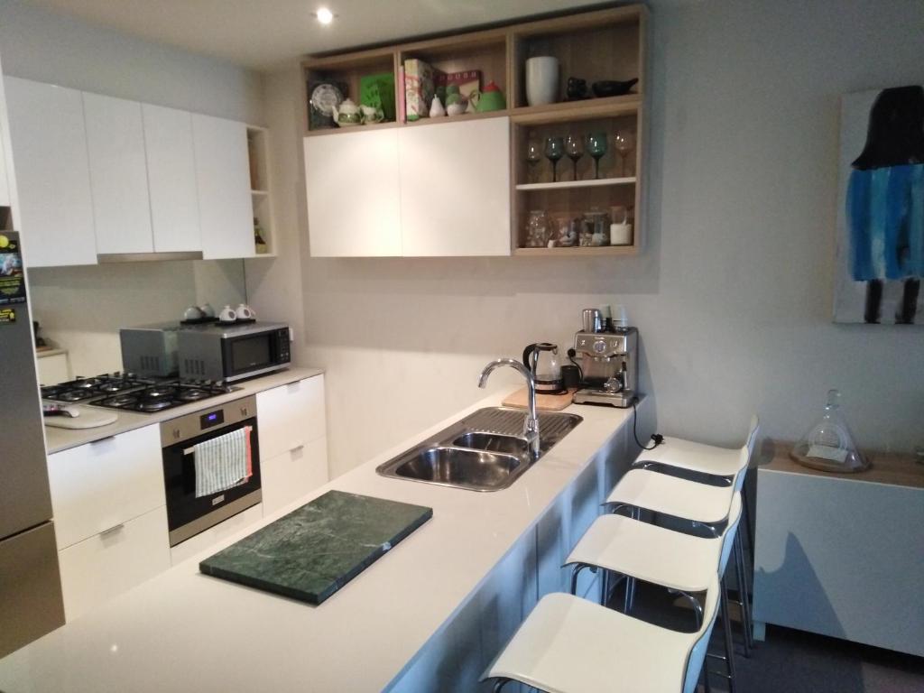 Marina View Apartment on the Maribyrnong River, Melbourne photo 2