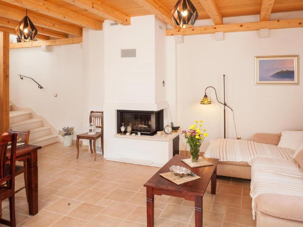 Luxurious Holiday Home in Makarska with Jacuzzi photo 2