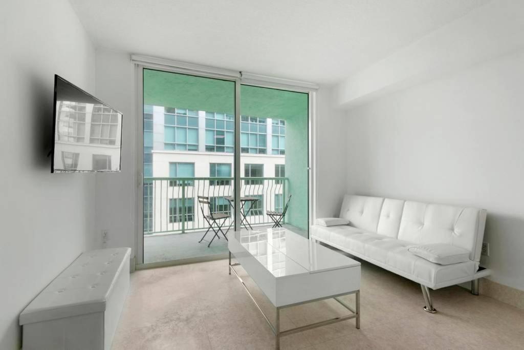 Centric Modern, Stylish Brickell / Miami + FREE Parking - Tap to explore photos