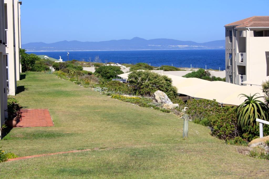142 hermanus beach club photo 2