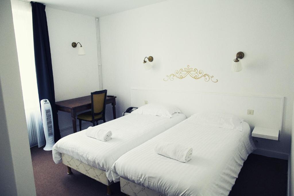 The Old Hotel Ravel Centre - Double Room with free jacuzzi access