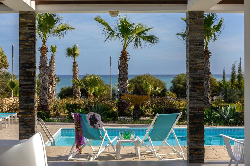 Faros BeachFront Villa photo 4