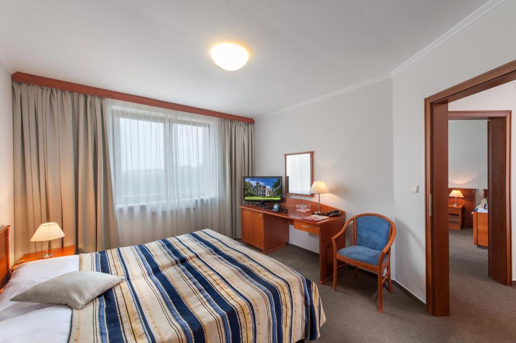 April hotel Panorama photo 1