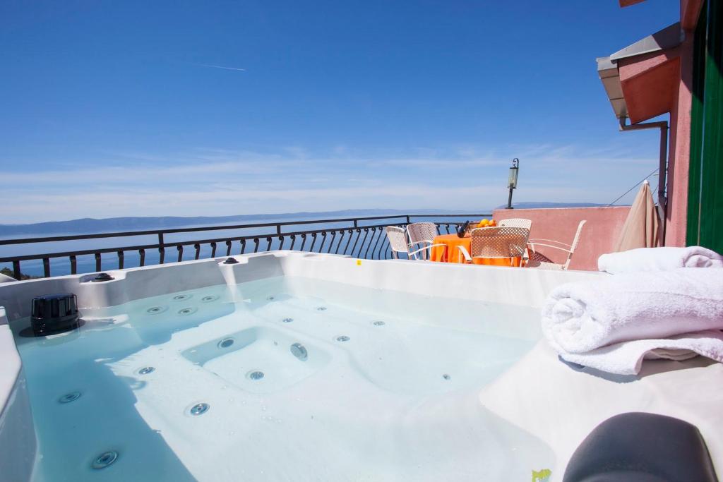 panoramic sea view house photo 4