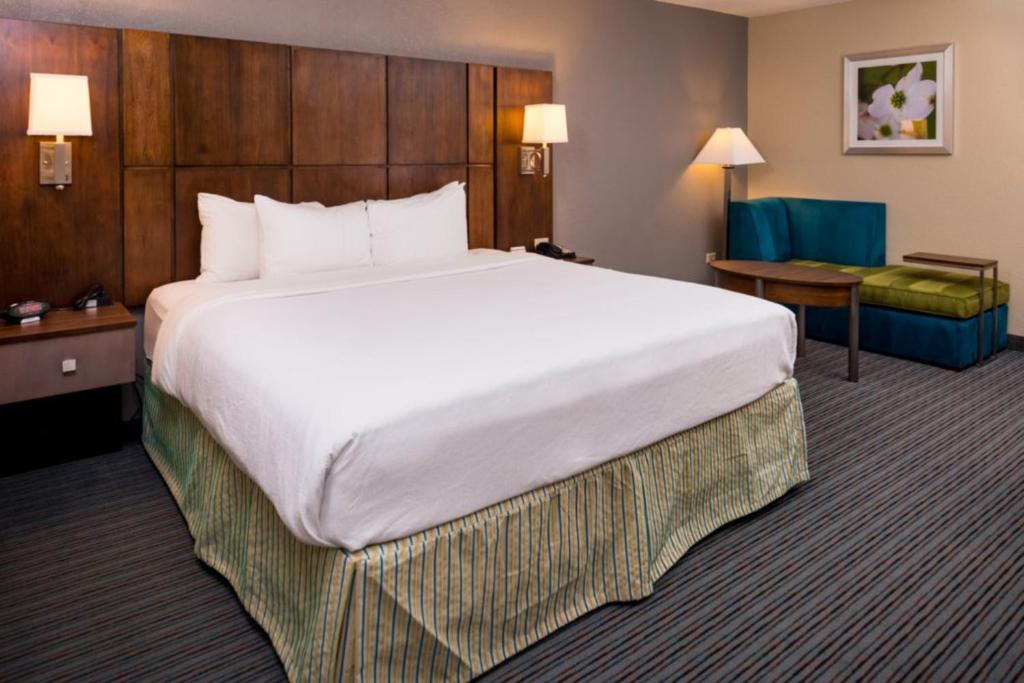 Holiday Inn Hotel & Suites Oklahoma City North, an IHG Hotel photo 3