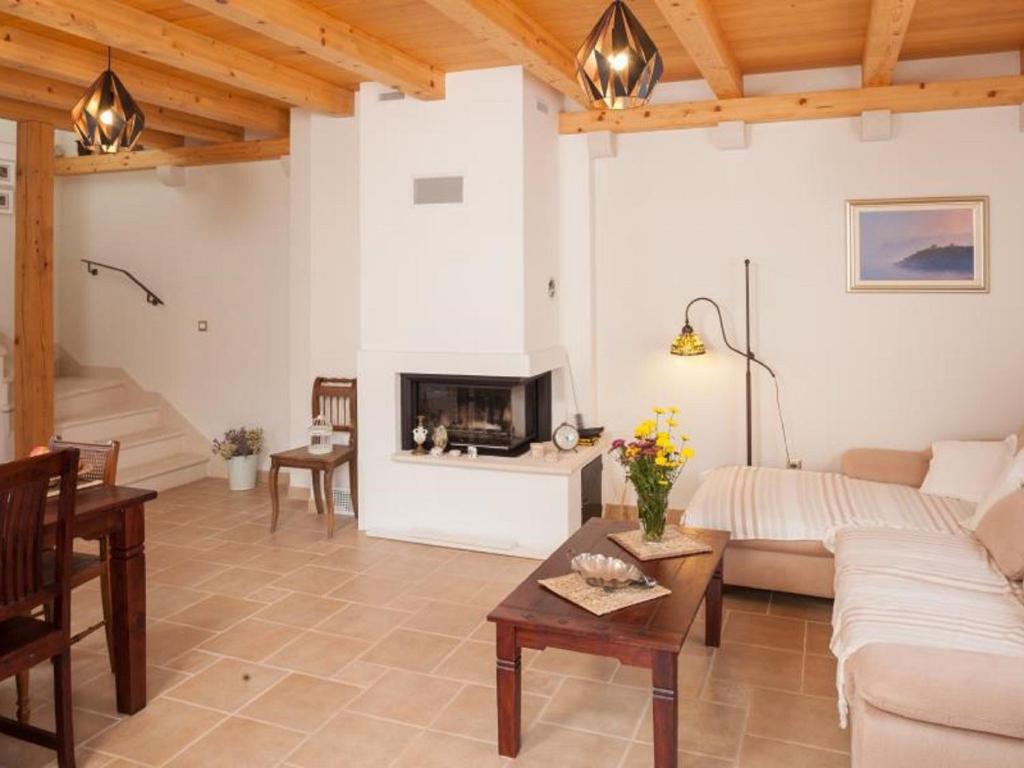 Luxurious Holiday Home in Makarska with Jacuzzi photo 3