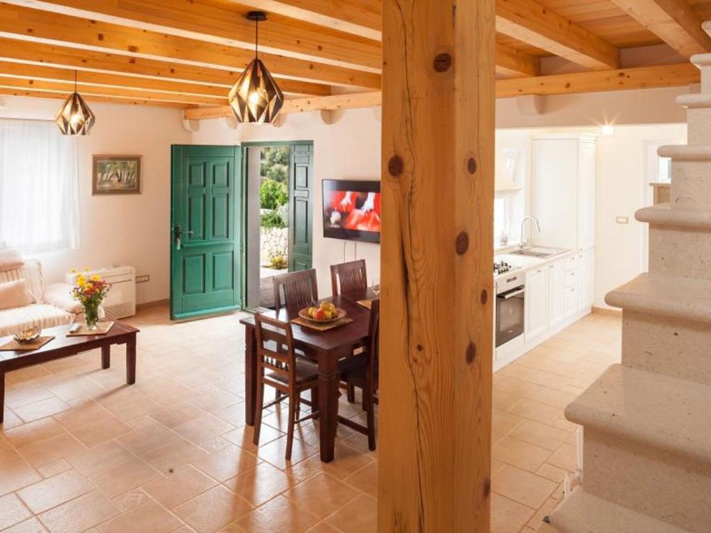 Luxurious Holiday Home in Makarska with Jacuzzi photo 1