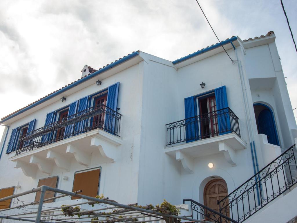 Fey's House waterfront - Φισκάρδο photo 1