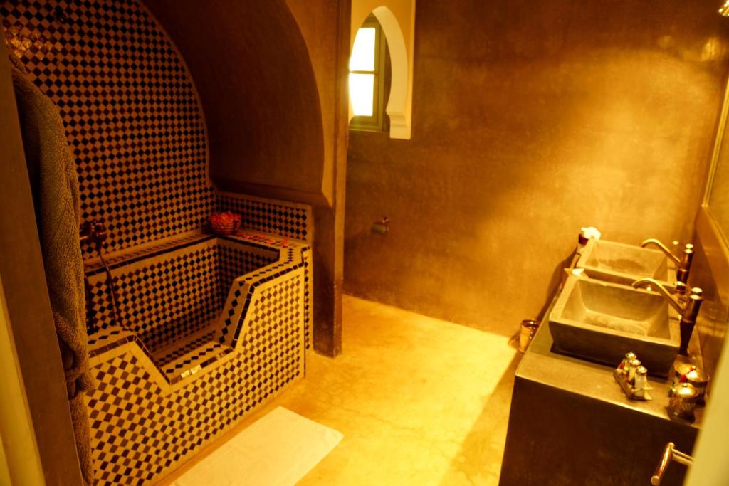Двухместный (Улучшенный двухместный номер с 1 кроватью), Riad Shama Suites & Spa