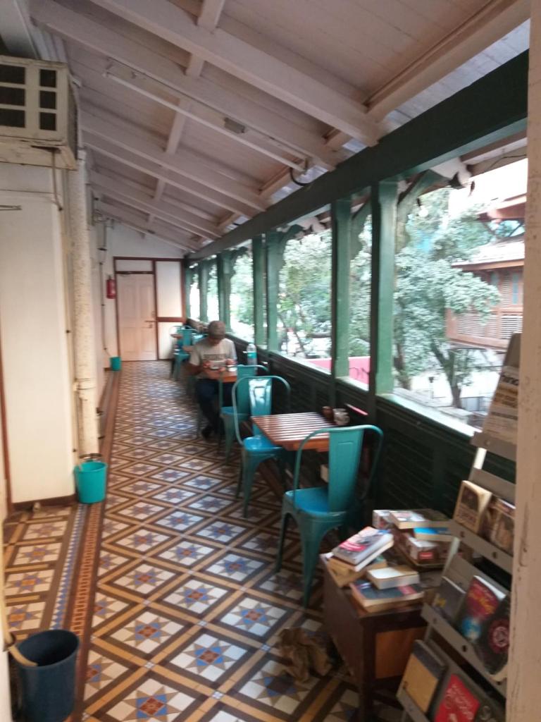 Одноместный (Single Room with Shared Bathroom Non AC), Carlton Hotel