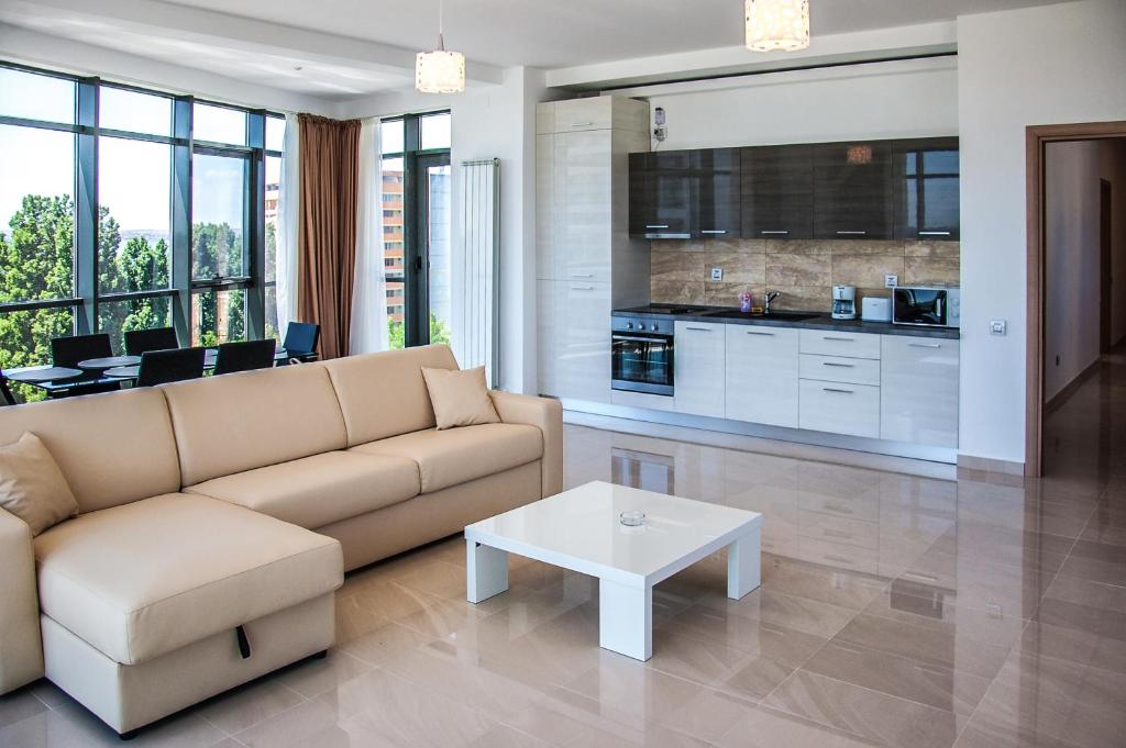 Апартаменты (Апартаменты с 2 спальнями и частичным видом на море), Riviera Residence Apartments