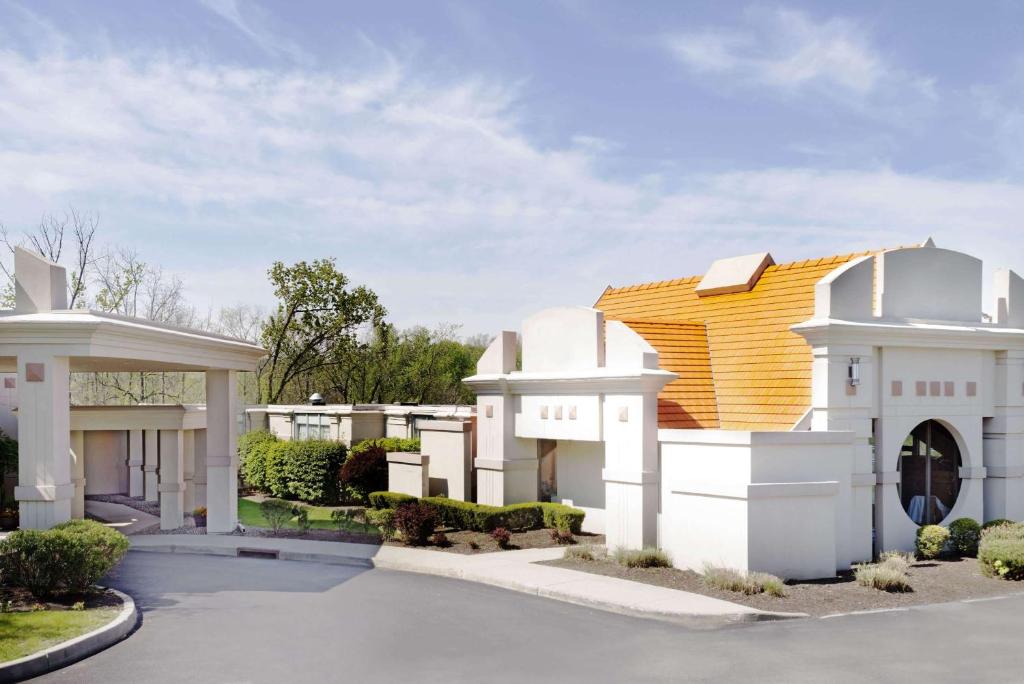 Howard Johnson by Wyndham Newburgh/West Point image