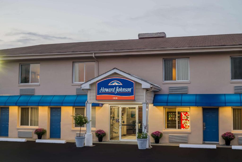Howard Johnson by Wyndham Springfield photo 1