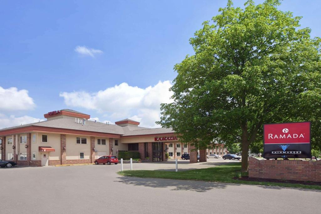 Ramada by Wyndham Saginaw Hotel & Suites image