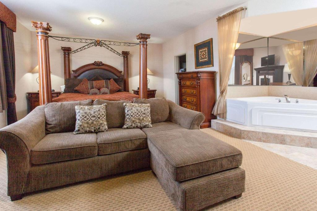 Ramada by Wyndham Brooks photo 1
