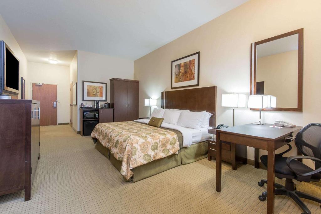 Ramada by Wyndham Wainwright photo 3