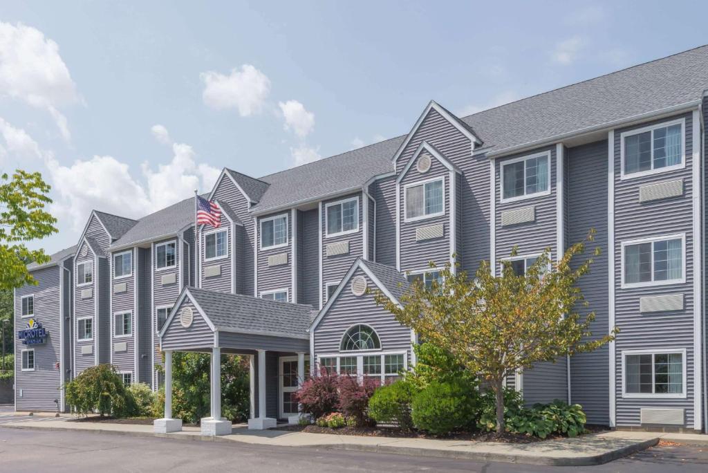Microtel Inn & Suites by Wyndham Uncasville Casino Area image