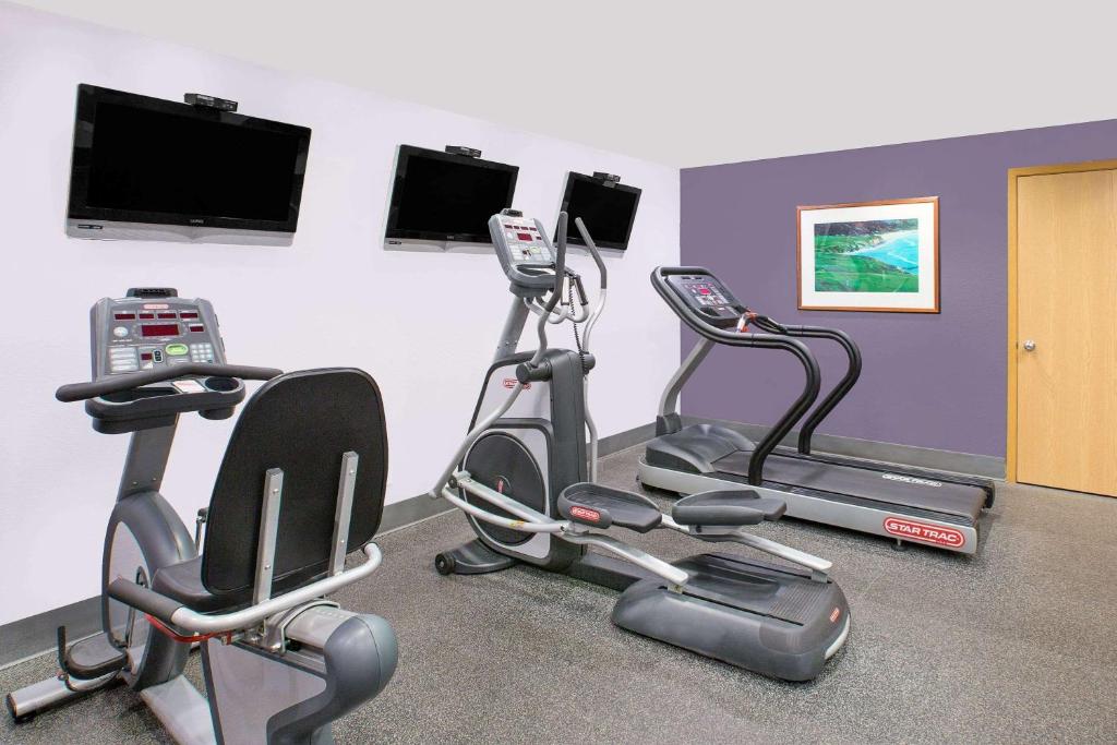 MICROTEL Inn and Suites - Ames photo 2