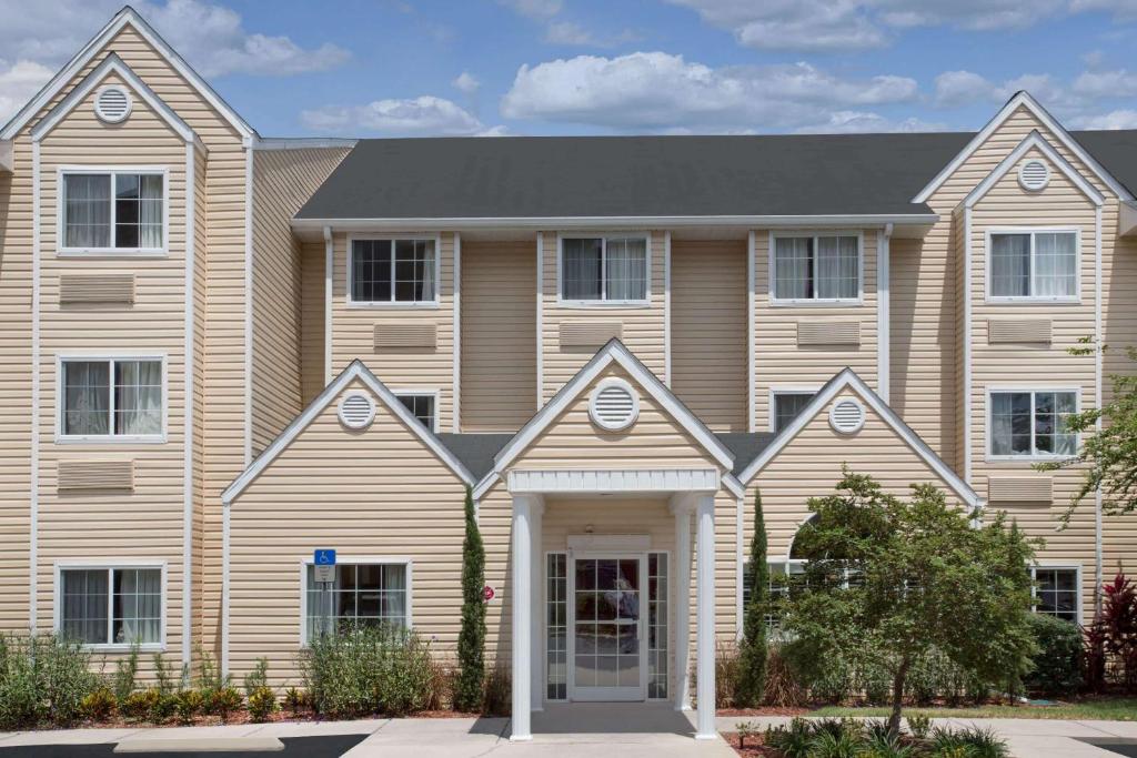 Microtel Inn & Suites by Wyndham Leesburg/Mt Dora image