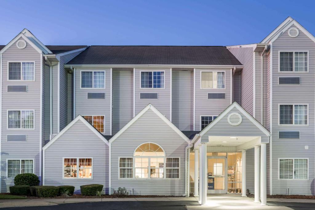 Microtel Inn & Suites by Wyndham Marianna image