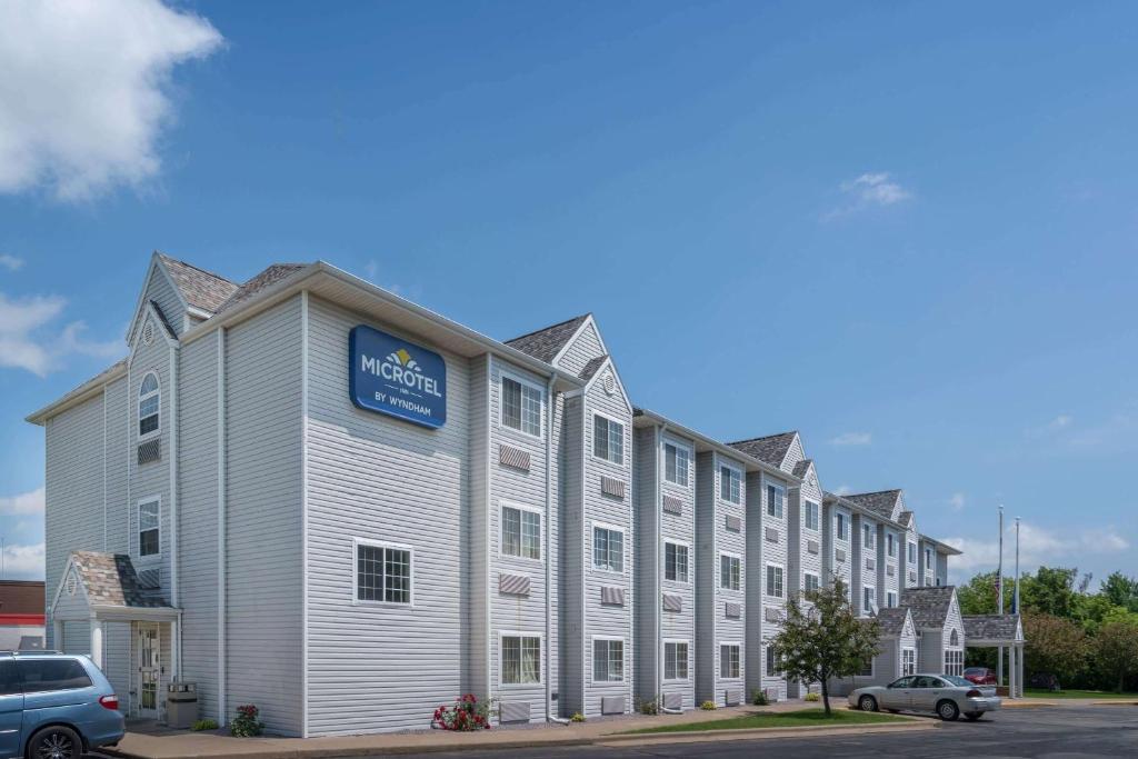 Microtel Inn by Wyndham Onalaska/La Crosse image