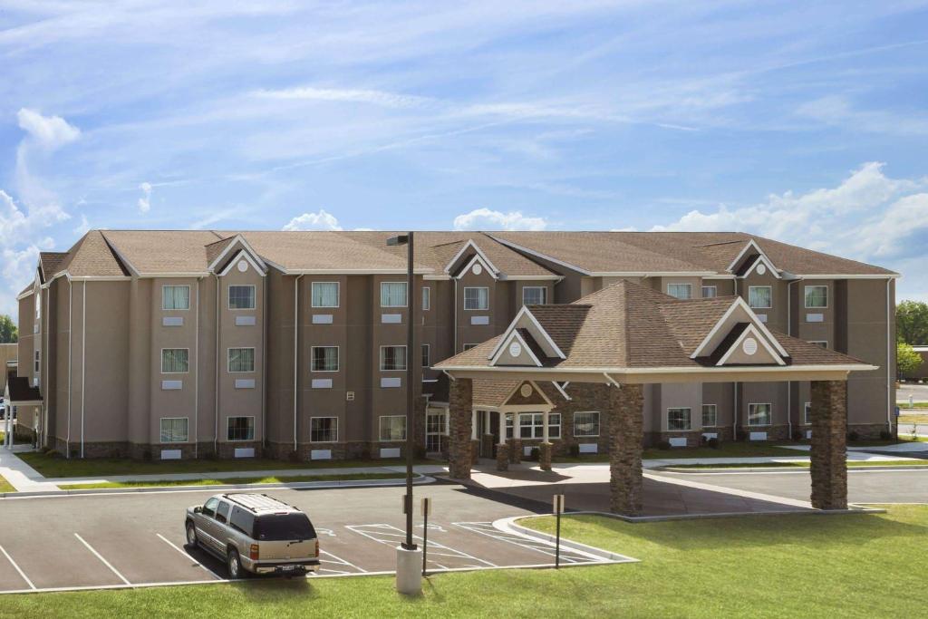 Sonesta Essential Fairmont image