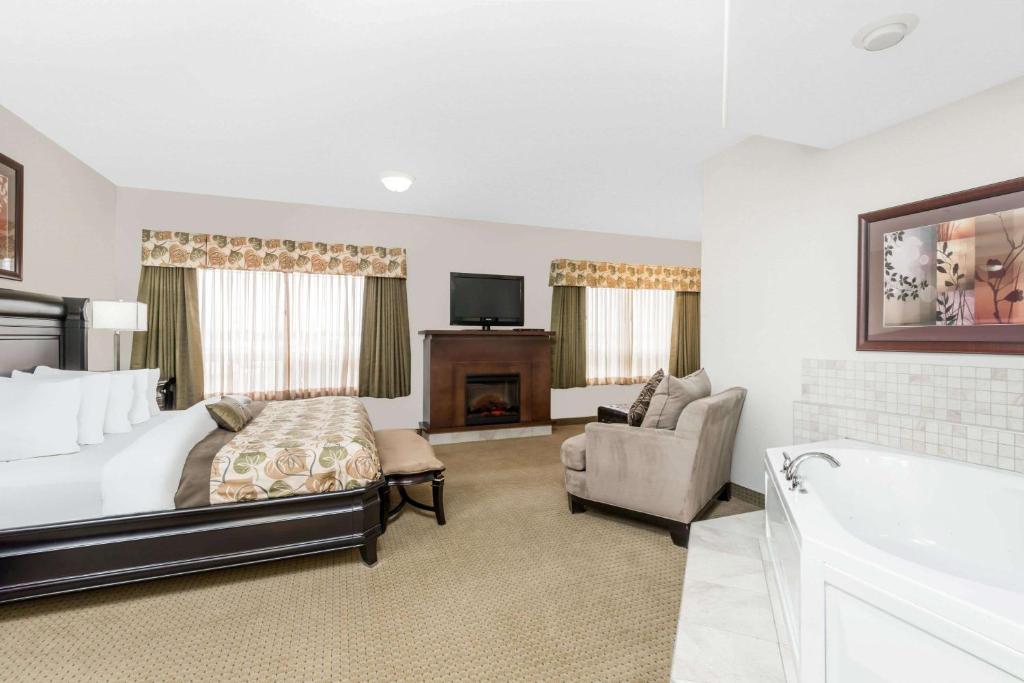 Ramada by Wyndham Olds photo 2